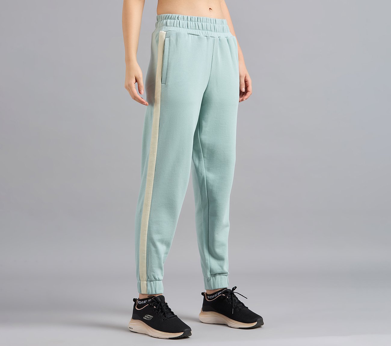 CONTRAST TAPE JOGGER, OFF WHITE/NAVY Apparels Bottom View