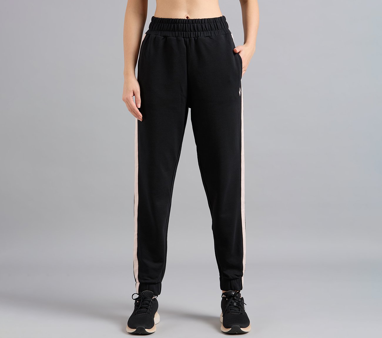 CONTRAST TAPE JOGGER, BLACK Apparels Lateral View