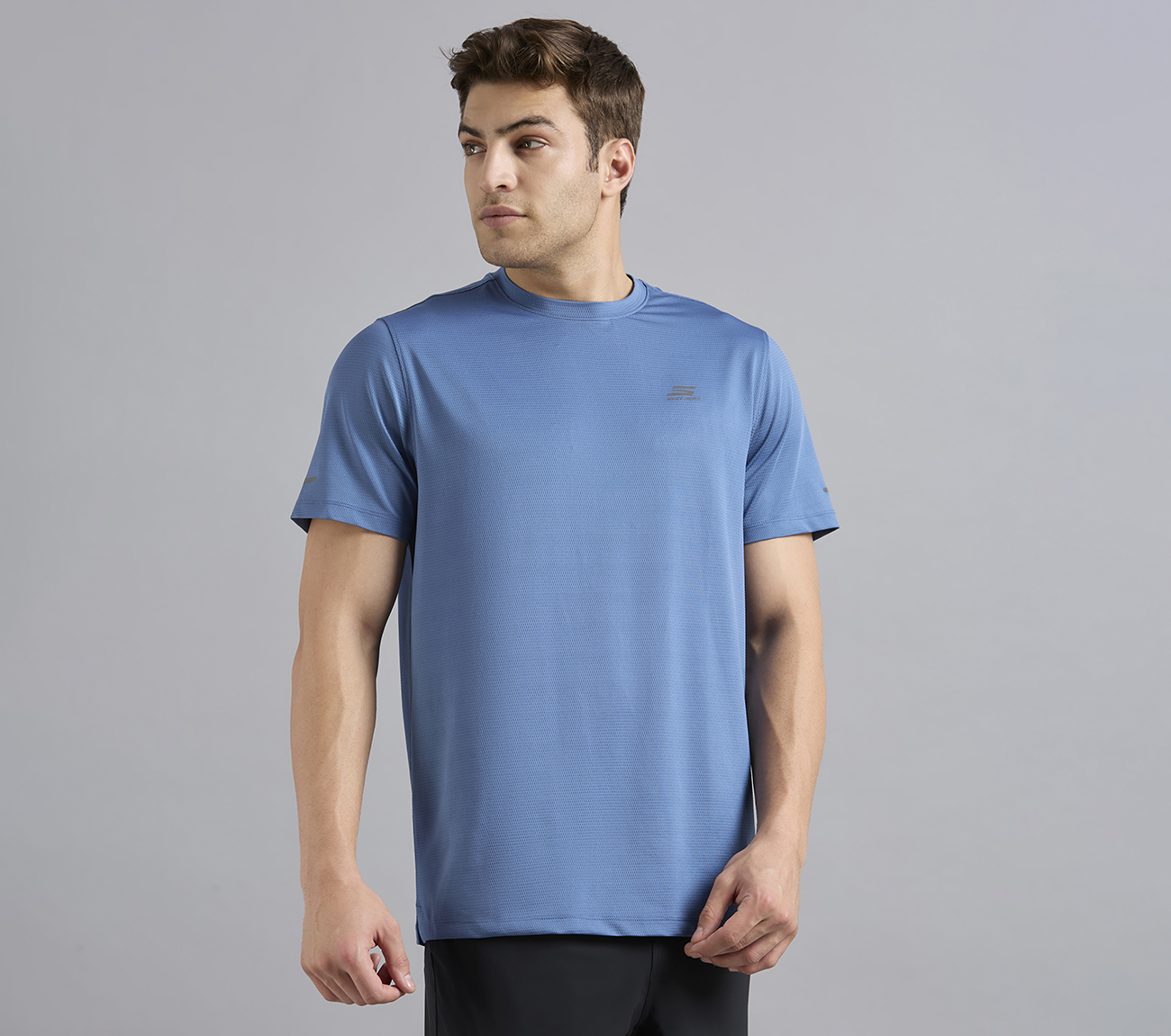 SKECHERS BACK LOGO TEE, TAUPE/BLUE