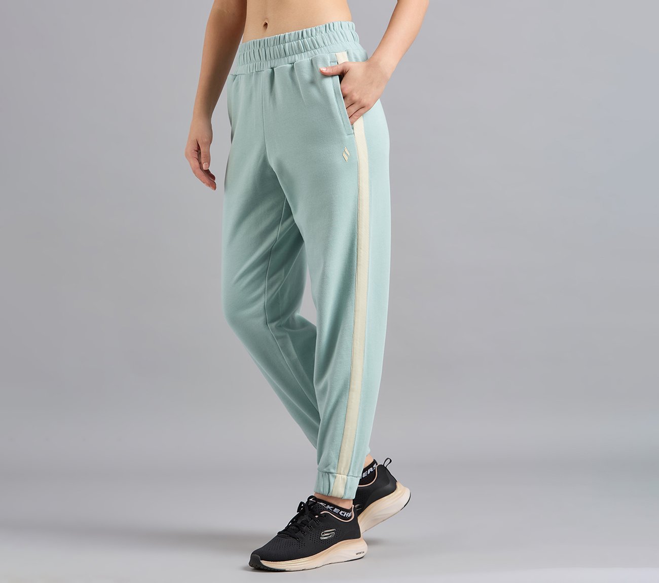 CONTRAST TAPE JOGGER, OFF WHITE/NAVY Apparels Top View