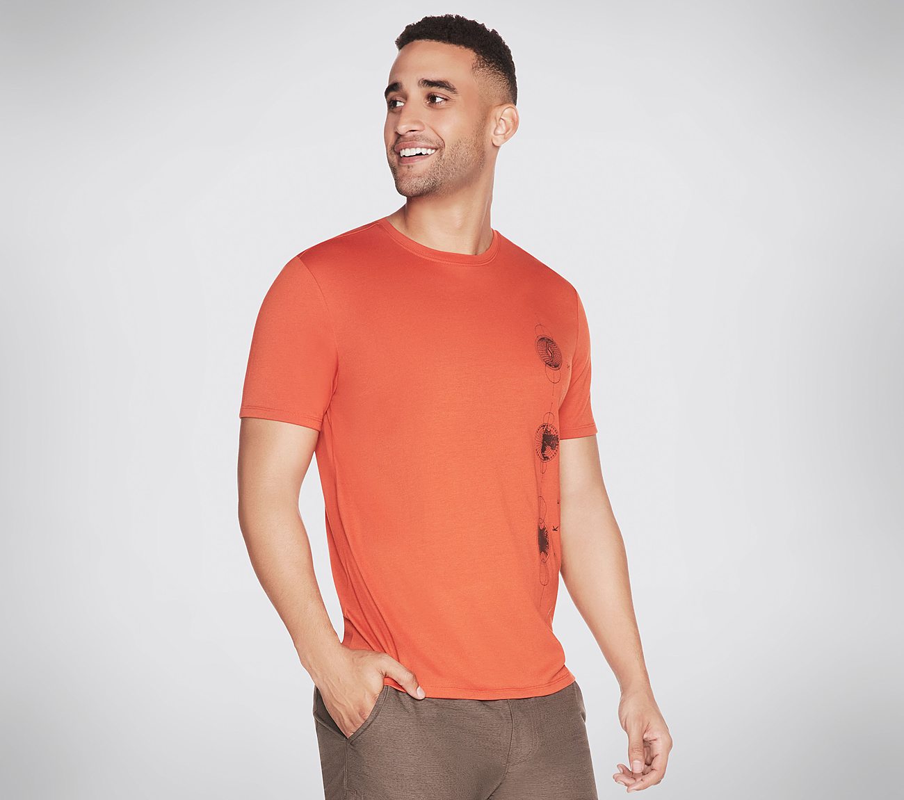 NAVIGATE DR PREM TEE, ORANGE/BROWN Apparels Lateral View