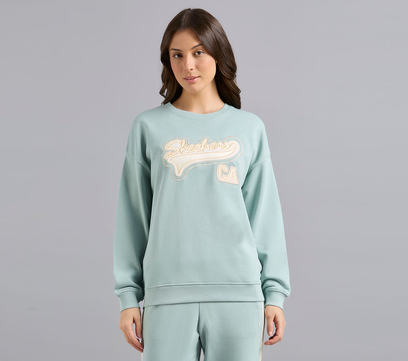 SKECHERS APPLIQUED SWEATSHIRT, OFF WHITE/NAVY Apparels Lateral View