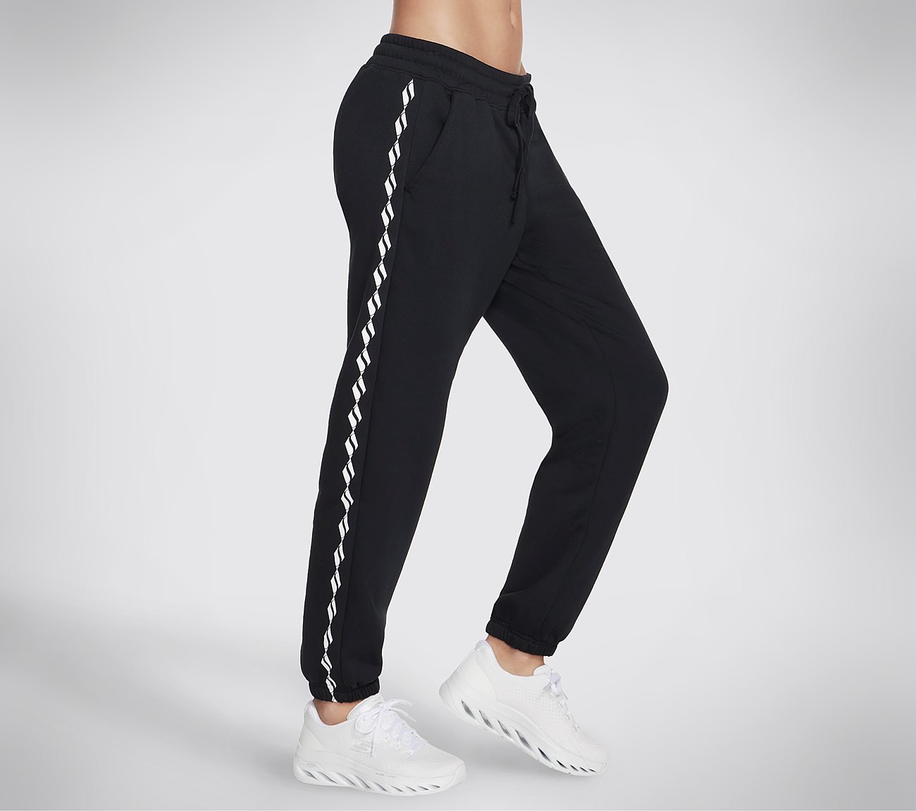 SKECHSWEATS DIAMOND CHAIN JOGGER, BBBBLACK Apparels Bottom View