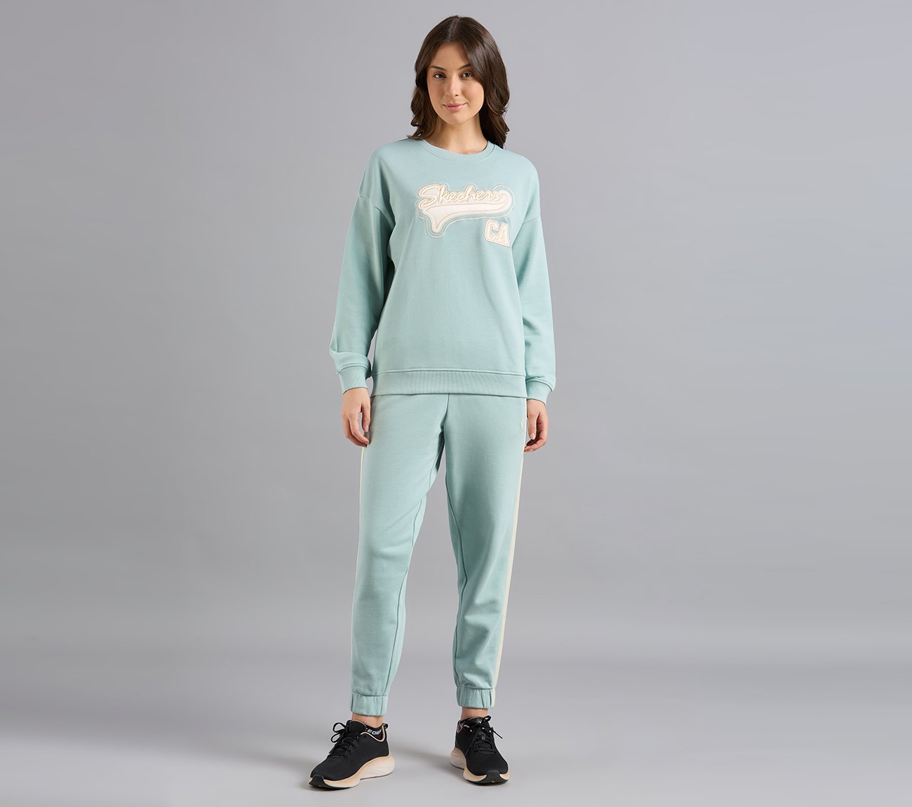 SKECHERS APPLIQUED SWEATSHIRT, OFF WHITE/NAVY Apparels Right View