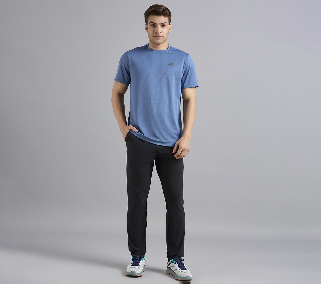 SKECHERS BACK LOGO TEE, TAUPE/BLUE