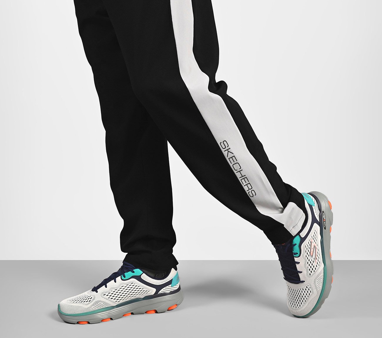 MENS COLORBLOCK TRACK PANT, BLACK Apparel Right View