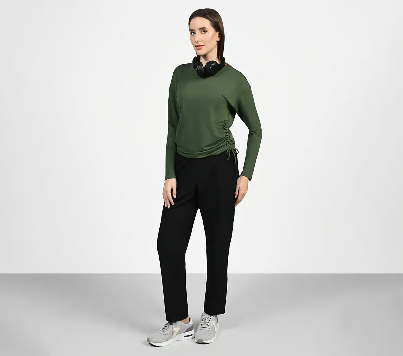 SKECHLUXE RENEW CREW, OLIVE/BLACK Apparels Right View