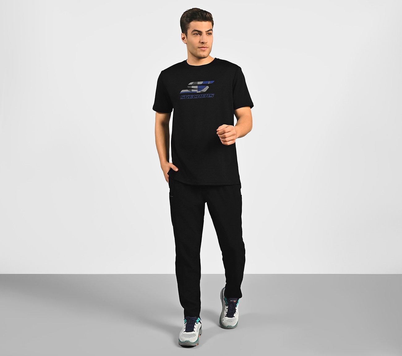 LOGO GRAPHIC PRINT T-SHIRT, BLACK Apparel Right View