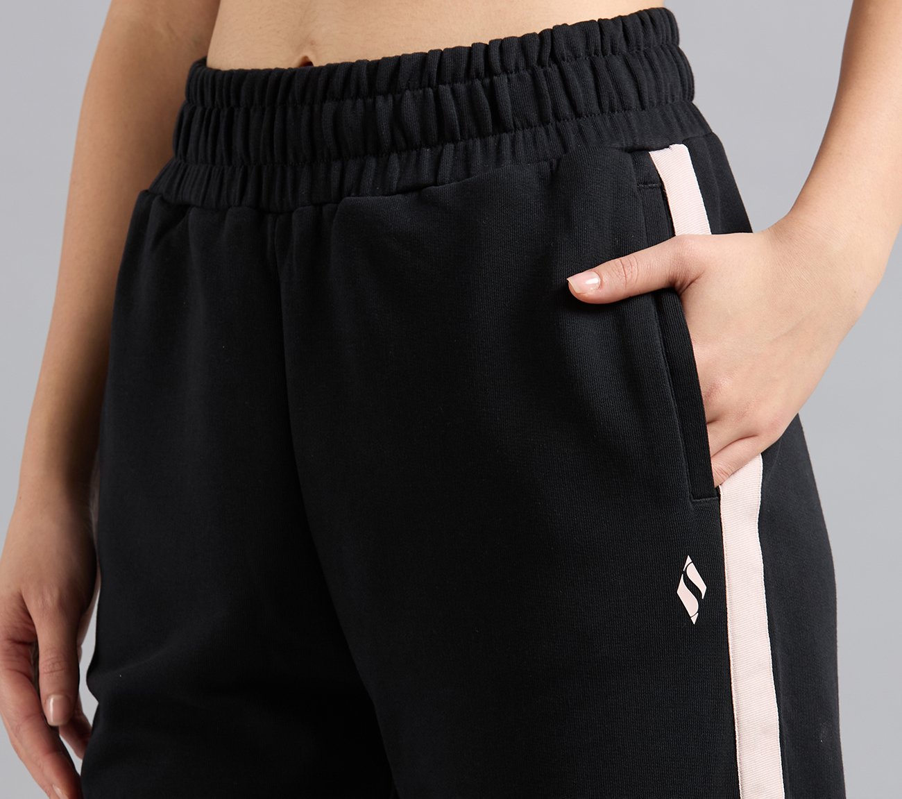 CONTRAST TAPE JOGGER, BLACK Apparels Right View